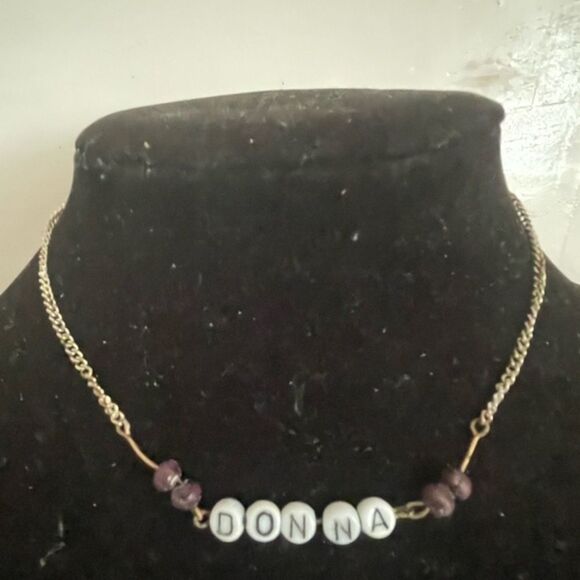 15” All About You gold tone Figaro chain necklace with “Donna” spelled in beads - Picture 4 of 8